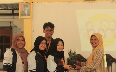 Tim KKN UNDIP Ajak Warga Desa Jagan Menanam Lavender Usir Nyamuk