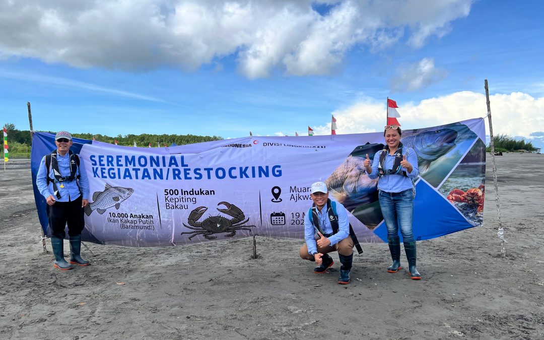 SDGs Center UNDIP Hadiri Seremonial Restocking Ikan dan Kepiting PT Freeport Indonesia di Muara Ajkwa, Papua Tengah