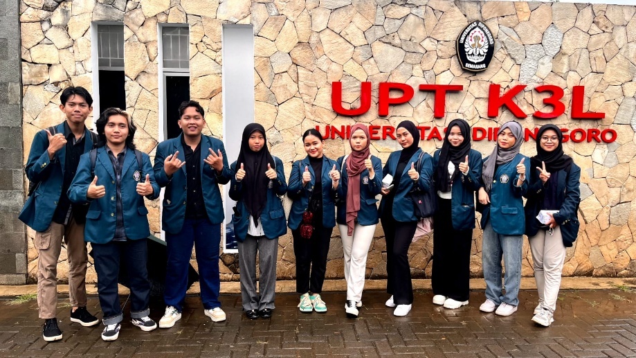 Kelompok 5 KKN-T TPST SDGs UNDIP 2025 Dorong Diversifikasi Pangan Berkelanjutan lewat Ekonomi Sirkular: Olah Limbah Kertas jadi Rockwool, Kembangkan Urban Farming, dan Tingkatkan Nilai Singkong